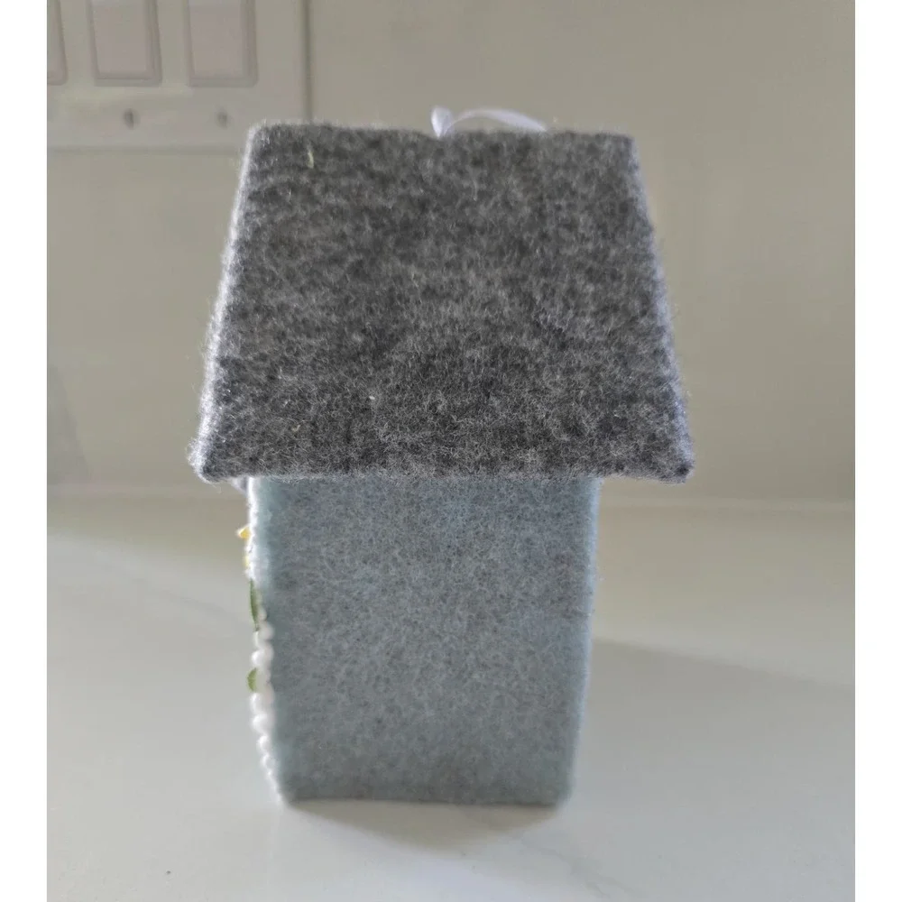 Gerson Company‎ Felt Birdhouse Ornament Blue W Bee 6x5 New With Tag